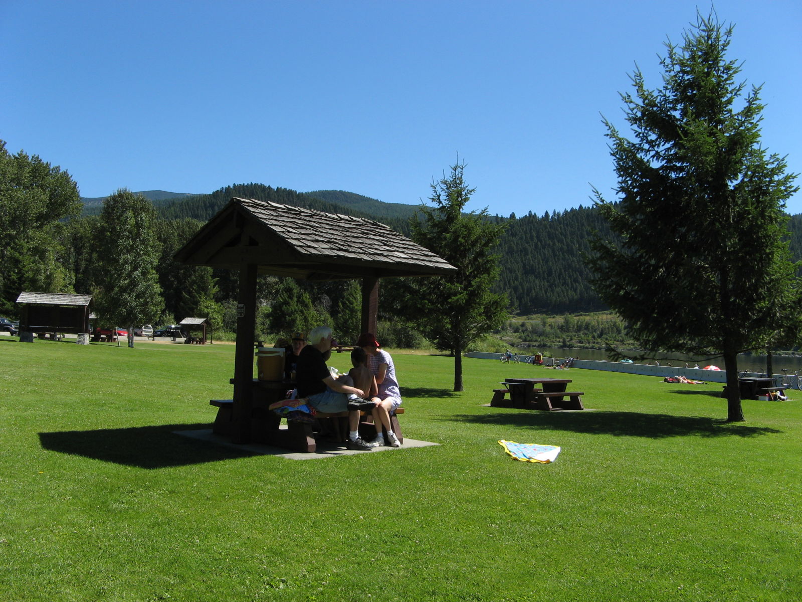 Moyie Lake Go Camping BC